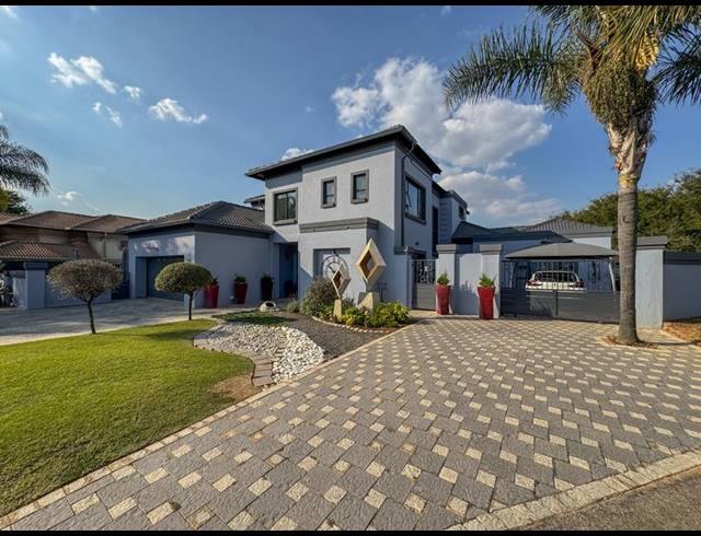 5 BEDROOM HOUSE FOR SALE IN MIDSTREAM ESTATE